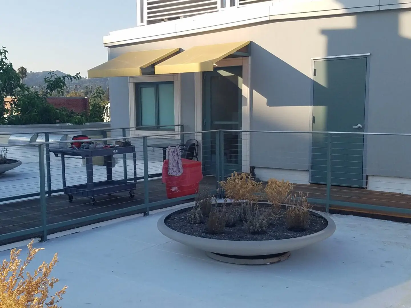 A fire pit on the patio of an apartment building.