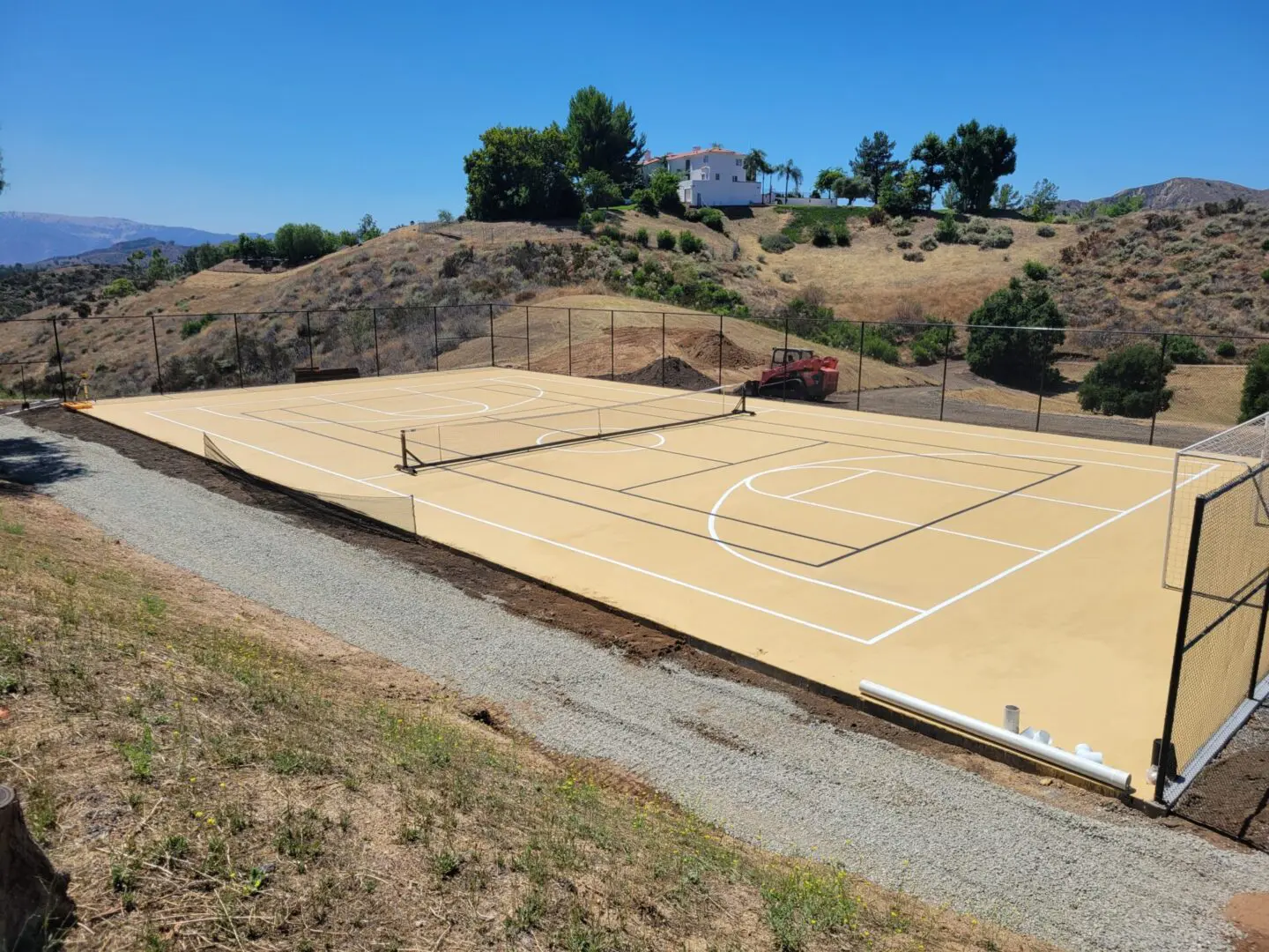 A tennis court with no people in it.