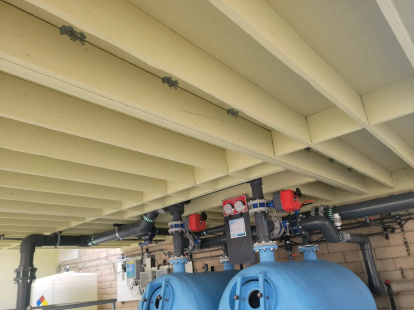 A view of two water tanks in the middle of a room.